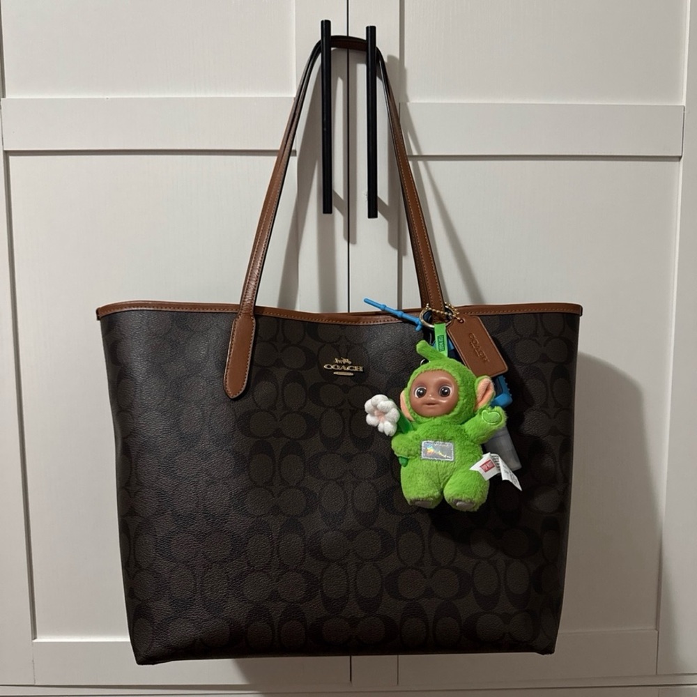 SOLD❣️Coach City Tote Bag in Signature Canvas